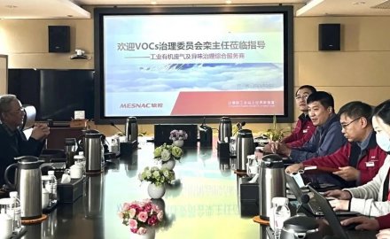 中國環(huán)境保護產業(yè)協(xié)會廢氣凈化專業(yè)委員會秘書長欒志強到軟控?？瓶萍颊{研指導